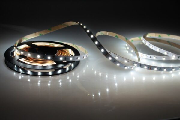 5 Meter LED Strip 24V 3528 Kaltweiss 6000K 4